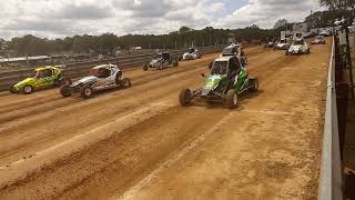 Le départ de lautocross de Saint-Vincent-des-Landes (Loire-Atlantique) a été donné.