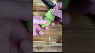 Easy Way To Peel An Avocado