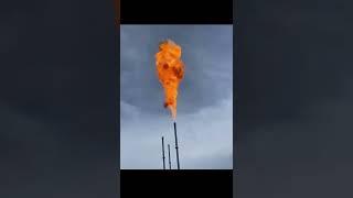 ऑयल रिग मैं आग क्यों लगाते है। Oil Rig Fire #shorts #ytshorts