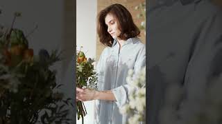 A Young Beautiful Leady With Flower Bouquet ! Flowers #shorts