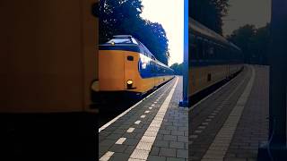 Koploper raast station Ermelo door #train #nederlandsespoorwegen #shorts #short