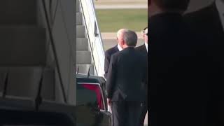 Biden wears mask…then takes it off when greeting people