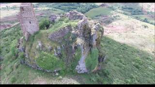 Vestiges du chateau Malavieille et photos de la chapelle de Mérifons 34 vu en drone .