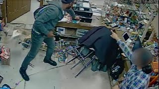 LiveLeak - Store clerk shot in robbery