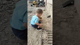 есіктін алдын жинап.#share #shortsvideo #viral #cutevideo #sorts #viralbaby #baby #viralvideo #cute