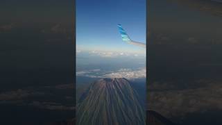 Pesona Gunung Agung Bali Dilihat Dari Pesawat Garuda Indonesia