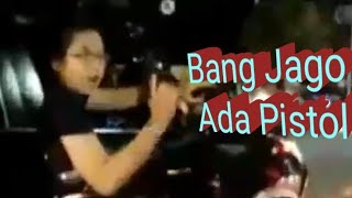 Aksi Konyol Koboy Jalanan Acungkan Pistol