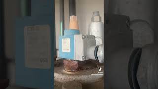 Finding an ammonia leak using a sulfur stick #maintenance #refrigeration #ammonia