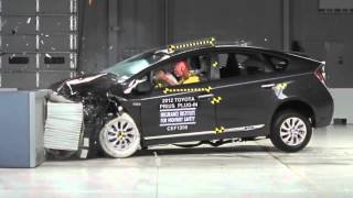 Crash Test 2012 - Toyota Prius "Plug In" (Frontal Offset) IIHS