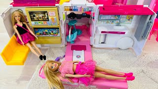 Barbie boş havuza atladı ayağı ve kolu kırıldı / Doktorculuk oyunları