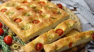 Focaccia de tomates cherry y aceitunas | Trucos para que quede perfecta