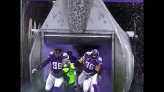 Minnesota Vikings vs. Sound Guy (NFL fail)