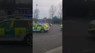 🇬🇧Uk - Stabbing at Loughton Station, yesterday.The 19 year old victim has been stabbed in the back