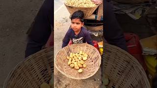 छोटे बच्चा ने आलू बेचकर की मेहनत 😨। #making #food #shortsvideo