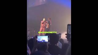 Drake gives J Cole his Flowers & Respect on stage💯💯