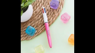 Stylo BIC 4 couleurs rose brillant personnalisé | Gravure texte sur le corps de ce stylo