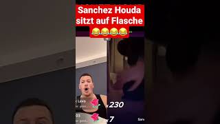 Sanchez Houda sitzt sich auf Flasche mit Barrelo | Live TikTok #fürdich #tiktok #foryou #barrelo