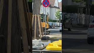 ￼￼ warum ist Baustelle direkt vor meiner Haustür genau wenn es Sommer ist