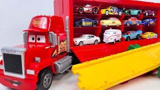 12 Type Disney Cars ☆ Cars miniature car runs down the slope and rides on a Big Mac trailer