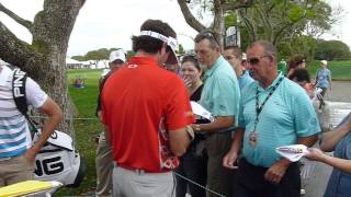 Bubba Watson, PGA Golfer & 2012 Masters winner, signing autographs - TopSignatures.com