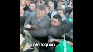 SERGIO MASSA PONIENDO CARA DE ASCO Y DICIENDO QUE NO LO TOQUEN SUS PROPIOS MILITANTES