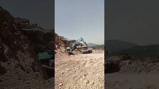 Excavator kobelco 380 loading hywa #mining #excavtor #hywa