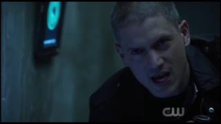 The Flash 3x22 Captain Cold gets stuck with King Shark