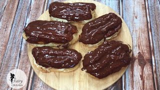 Эклеры со взбитыми сливками и черным шоколадом. Eclairs with whipped cream and dark chocolate.