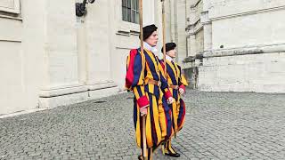 Cambio de guardia horaria de la Guardia Suiza