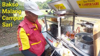 mukbang bakso malang campur sari di alam terbuka