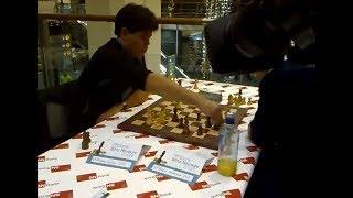 AMAZING ROOK SACRIFICE!!! Magnus Carlsen Vs Hikaru Nakamura - Blitz Chess 2009