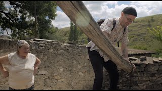 Tourist in Moldova: Episode 2 (first time for plăcinta, building oven, drawing water from well)