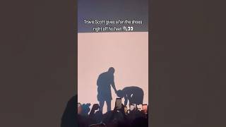 Travis Scott GIVES AWAY HIS SHOES to a fan on stage in Atlanta 👟🤯