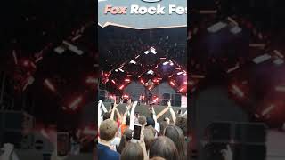 Юрий Музыченко повредил ногу, но это не мешает ему отрываться (FOX ROCK FEST 2021 live)