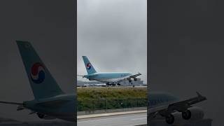 Korean Air A380 landing at LAX runway 24R #planespotting #aviation #airbusa380