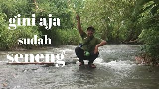 Serunya mancing ngoyor di sungai pake joran bambu 1 meter