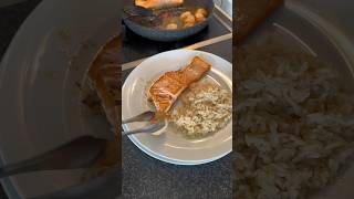 Salmon with scallops and rice 🐟🦪🍚 #salmon #scallops #salmonrecipeideas #scallopsrecipe #rice