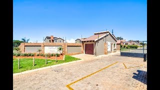 3 Bedroom Cluster for Sale in Pomona