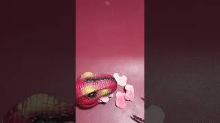 DINOSAUR EATING CRABLET GUMMI CANDY #asmr #toys #subscribe #candy #shorts