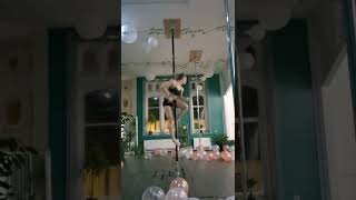 How to pole dance? - advanced level pole - pole dancing routine - spinning pole flow