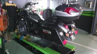 Oil Change: Kawasaki VN900B Classic