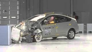 Crash Test2006 Toyota Prius moderate overlap test