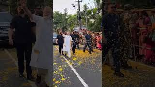 Kochi gives Prime Minister Modi a spectacular welcome.@Tech_guru_91