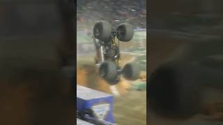 #monstertruck #monstertrucks #monsterjam #backflip #gravedigger #maxd #detroit #shorts #short