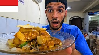 First Time Trying GADO GADO In Jakarta 🇮🇩