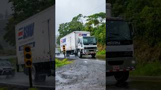 Foto a camiones con lluvia 😎🇨🇷👍 #lluvia #trucks #camioneros #trucker #foto #truck #camion #trailer