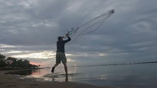 THE EASIEST WAY TO THROW A CAST NET | CATCHING BAIT FISH