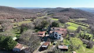 Elmo di Sorano, piccolo villino in borgo agricolo con giardinetto, visita dall'alto