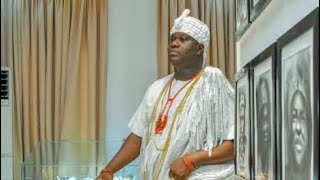 TAKE A LOOK AT HOW OONI MOVES AROUND WITH CULTURE IN HIS POCKET