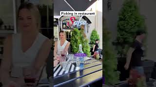 Picking up a girl in the restaurant #пикап #пранк #confidence #prank #pickup #прикол #наулице